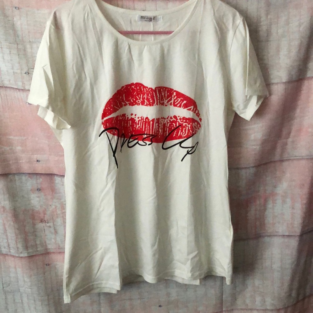 NWT beautiful kiss press up lips top with stretch size XXL